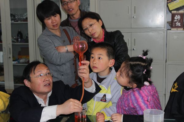 深圳：暴雨橙色预警持续生效 家长可自行把握孩子上学时间